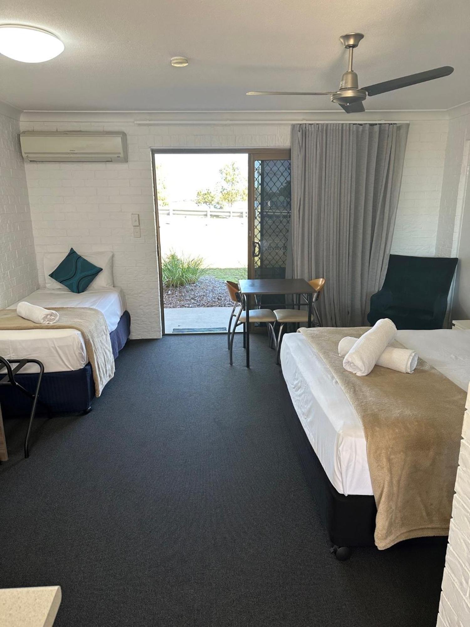 Bribie Waterways Motel Bongaree Eksteriør billede