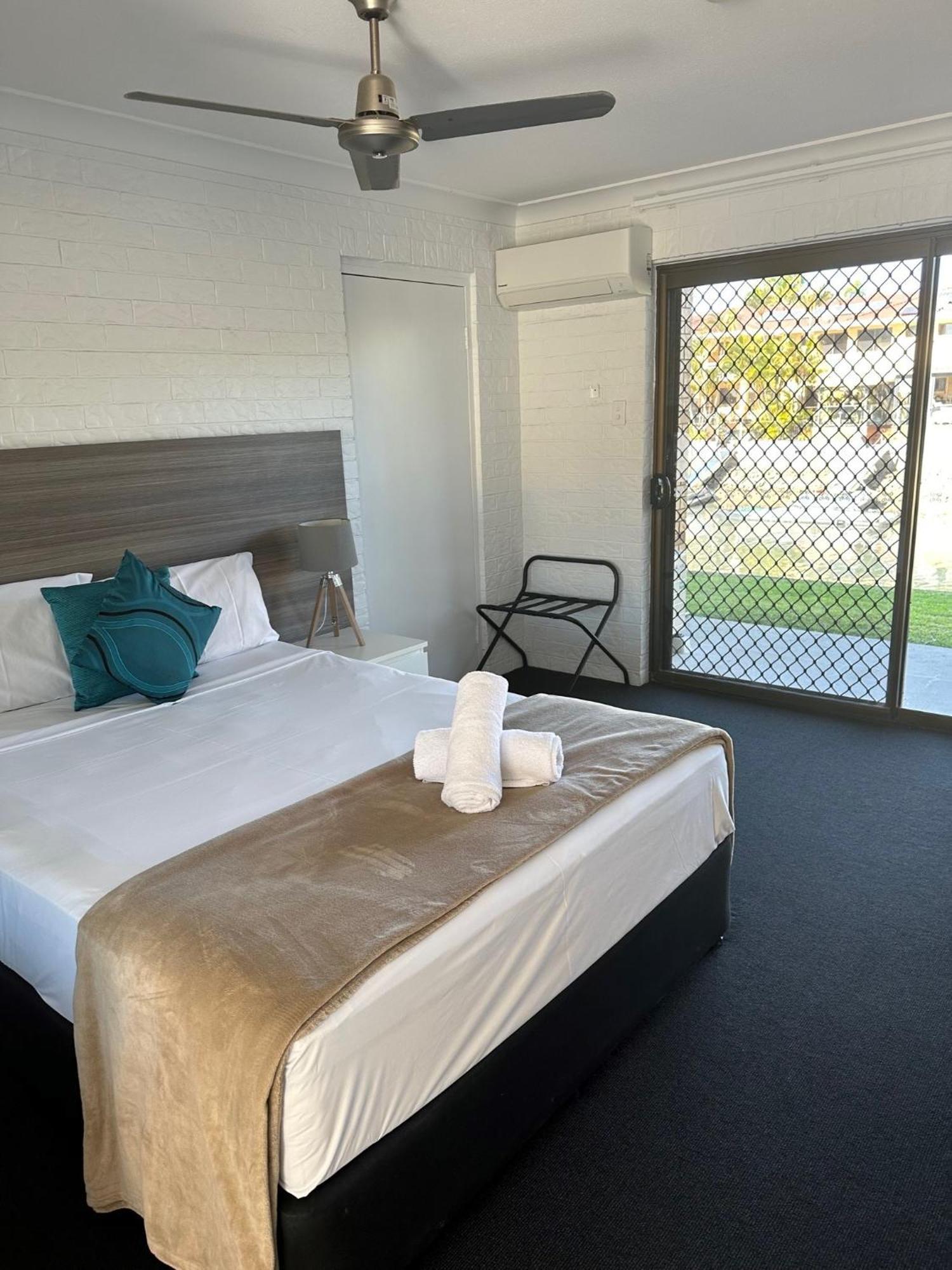 Bribie Waterways Motel Bongaree Eksteriør billede
