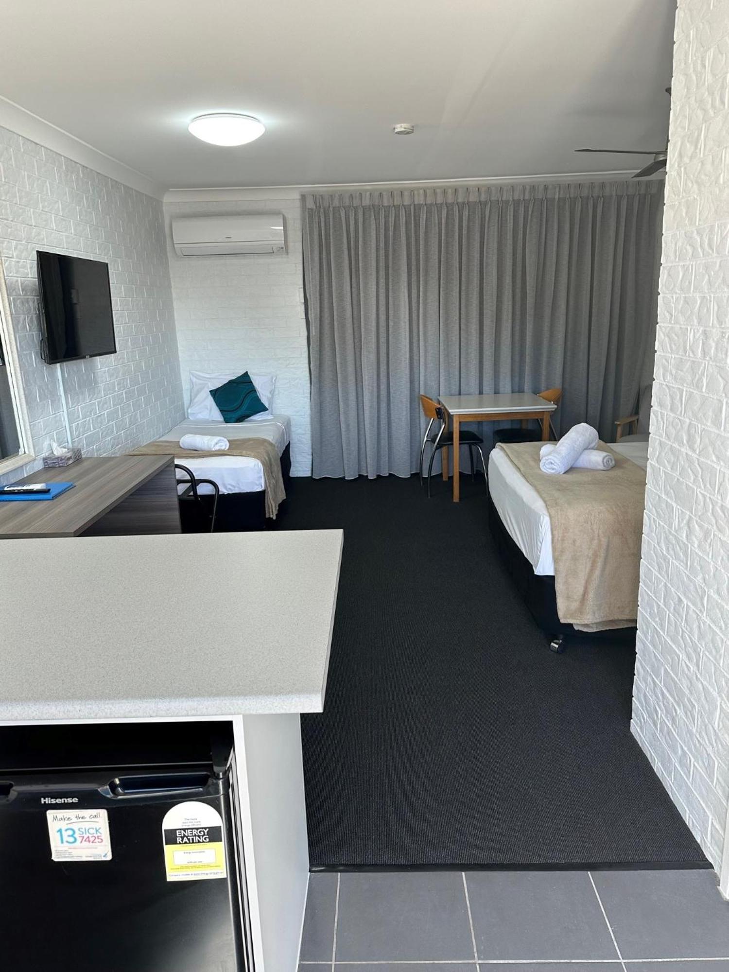 Bribie Waterways Motel Bongaree Eksteriør billede
